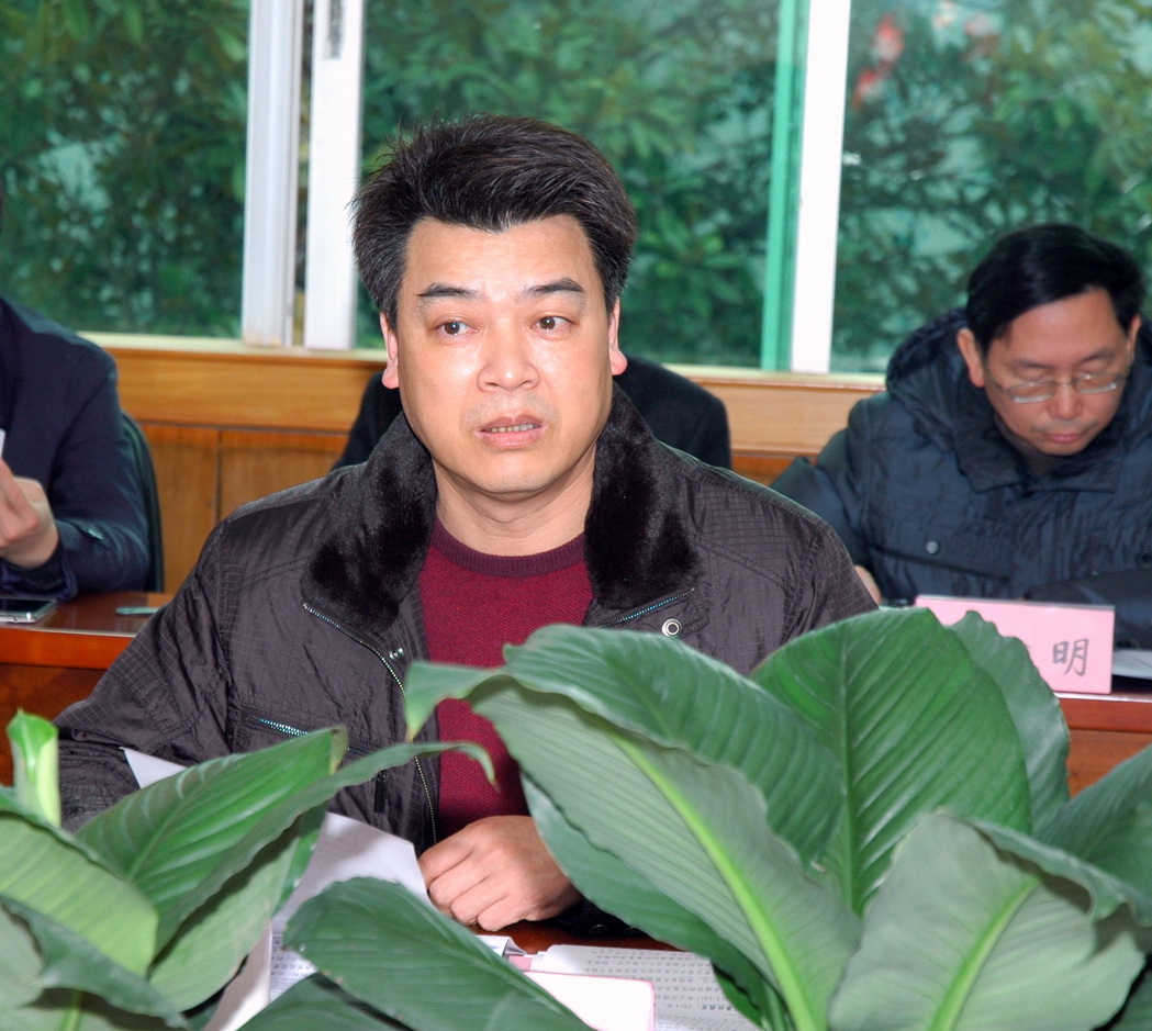 党委书记马国防作汇报